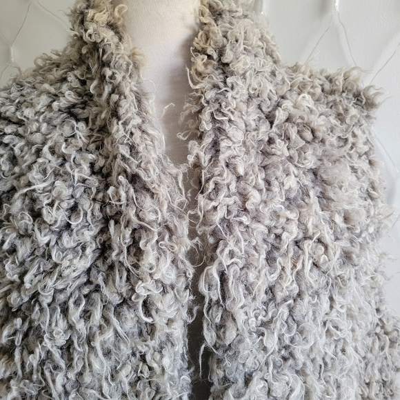 BCBGeneration Teddy Coat Vest / Oatmeal / Size Medium - Picture 2 of 7